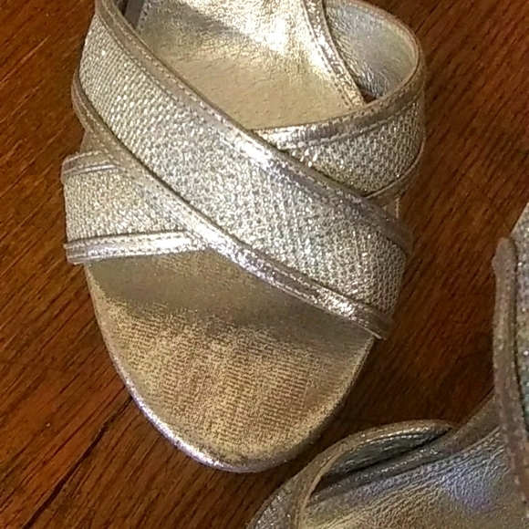 Adrianna Papell Silver Heels - Picture 3 of 8